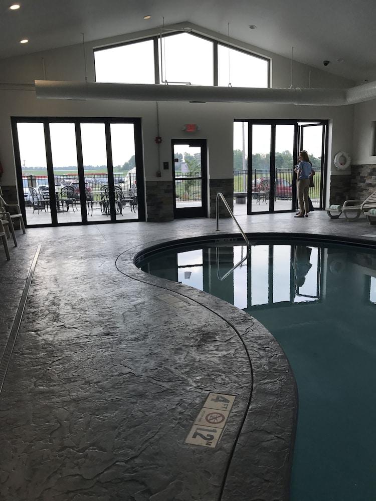Sleep Inn&suites - St. Clairsville Hotel